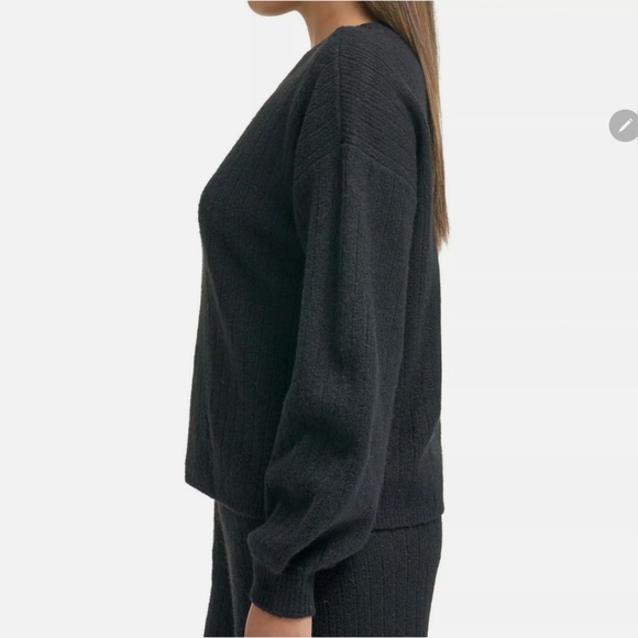 NWT DKNY $130 Ladies Modern Fit Soft Cashmere Blend Black Sweater - Picture 2 of 8